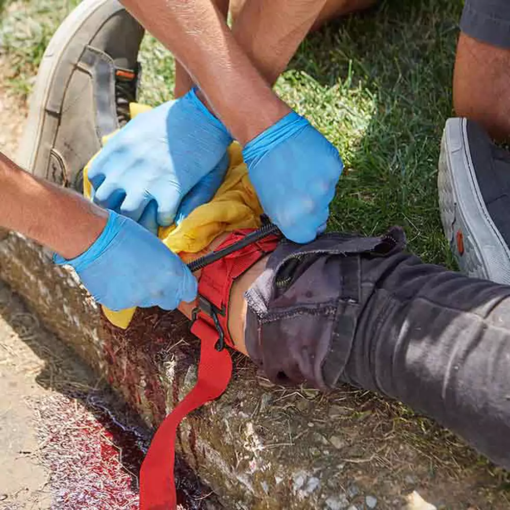 tourniquet-bleeding-control-lifestyle - Popular Outdoorsman Tourniquet bleeding control lifestyle